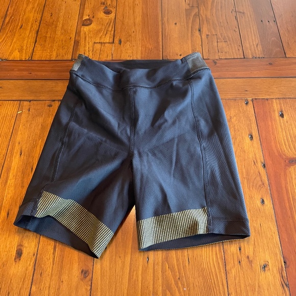 Cute Lululemon Bike / Run Shorts - Picture 3 of 7